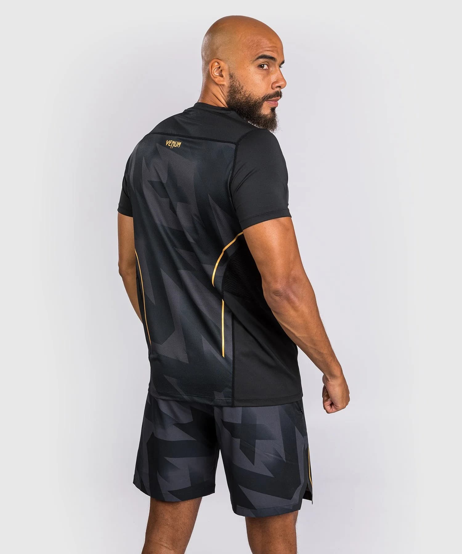 Venum Razor Dry Tech short sleeve t-shirt black / gold > Free Shipping